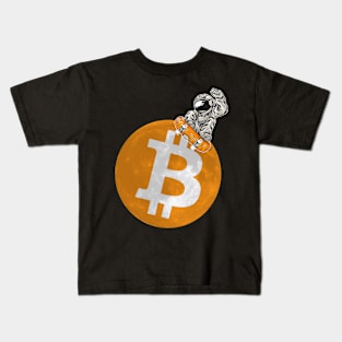 Bitcoin to the Moon Cryptocurrency BTC Astronaut Kids T-Shirt